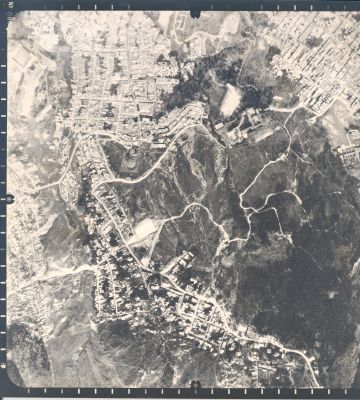 Fotografia aerea Comuna Nororiental Barrio Santo Domingo Savio Medellin
Cehap 1983




Palabras clave: ZONA NORORIENTAL MEDELLIN
