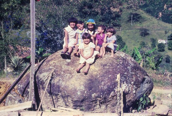 Ninos atentos al desmonte de sus viviendas, Mi Casita
Cehap
PEVAL 1984
Palabras clave: REUBICACION