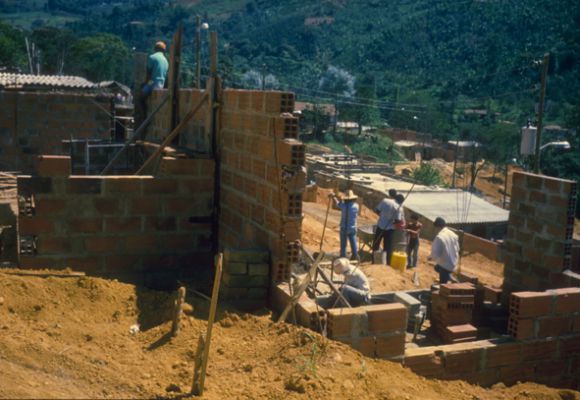 Proceso de autoconstruccion de viviendas, Mi Casita
Cehap
PEVAL, 1984
Palabras clave: REUBICACION