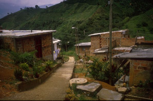Inicio de construccion del Proyecto de vivienda Mi Casita
Cehap
PEVAL, 1984
Palabras clave: REUBICACION