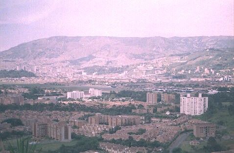 Panoramica de Medellin desde el Barrio Belen Rincon
CEHAP 2001
Palabras clave: BARRIO BELEN RINCON