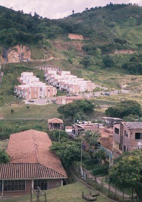Panoramica urbanizacion nueva Barrio Belen Rincon 
Cehap 2001
Palabras clave: BARRIO BELEN RINCON MEDELLIN
