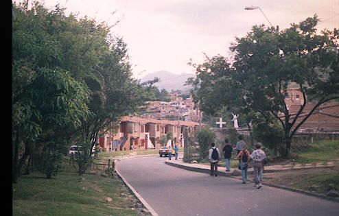 Urbanizacion frente al cementerio Barrio Belen Rincon Medellin
CEHAP 2001
Palabras clave: BARRIO BELEN RINCON MEDELLIN