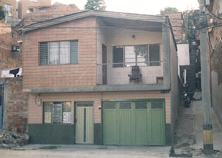 Fachada vivienda Barrio Belen Rincon Medellin
CEHAP 2001
Palabras clave: BARRIO BELEN RINCON