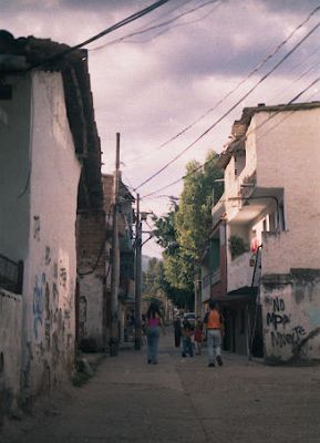 Vivienda con grafitis Barrio Belen Rincon 
ehap 2001
Palabras clave: BARRIO BELEN RINCON