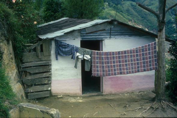Fachada de vivienda en bahareque Nuevos Conquistadores
Cehap
1984




Palabras clave: DESASTRES SIG