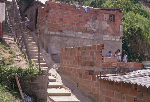 Viviendas en pendiente Nuevos Conquistadores
Cehap
1984




Palabras clave: DESASTRES SIG