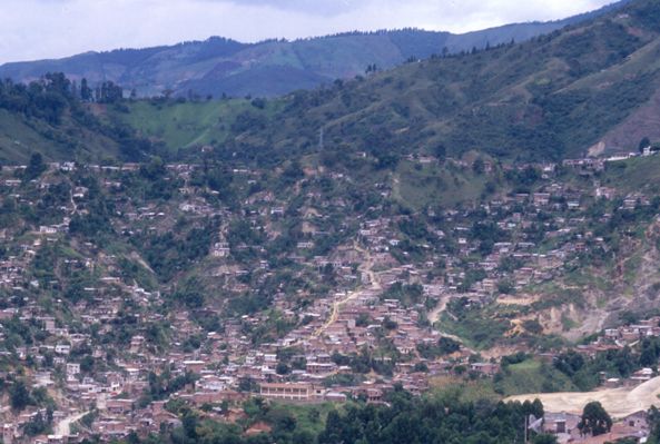Vista general del barrio Nuevos Conquistadores de Medellin
Cehap
1984




Palabras clave: DESASTRES SIG