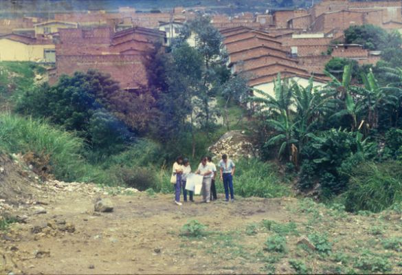 Replanteo de diseño, Nuevos Horizontes
Cehap
PEVAL, 1986
Palabras clave: DESLIZAMIENTOS NUEVOS HORIZONTES