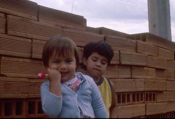Niños y ladrillos Nuevos Horizontes
Cehap
PEVAL, 1986
Palabras clave: DESLIZAMIENTOS NUEVOS HORIZONTES