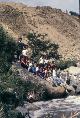 Niños en el lote de Nuevos Horizontes
Cehap
PEVAL, 1986
Palabras clave: DESLIZAMIENTOS NUEVOS HORIZONTES