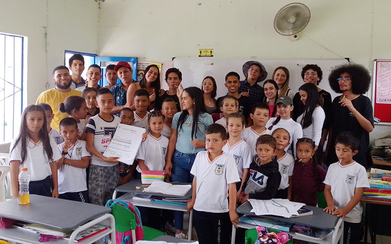 Estudiantes del programa de Construcción utilizan sus actividades académicas para contribuir con la comunidad rural